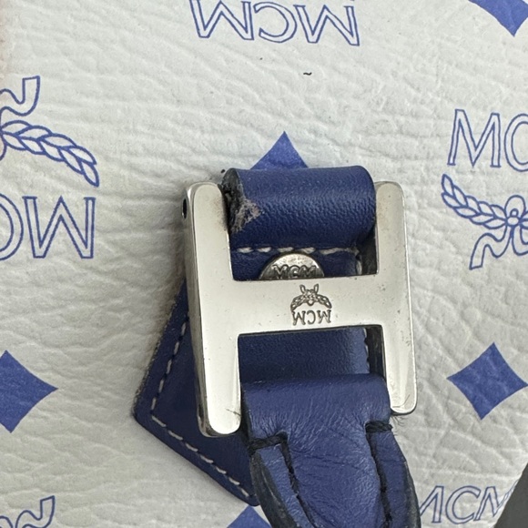 MCM Visetos Princess Lion Boston Bag Multi Color - Picture 8 of 13